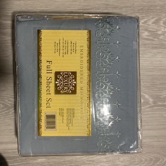 Brand New Luxury embroidered microfiber sheet set, light blue - Picture 2 of 3
